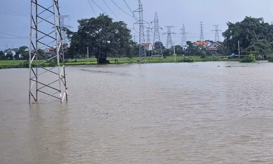 Hà Nội: Nước lũ sông Cầu dâng cao, hơn 1.600 người dân bị cô lập