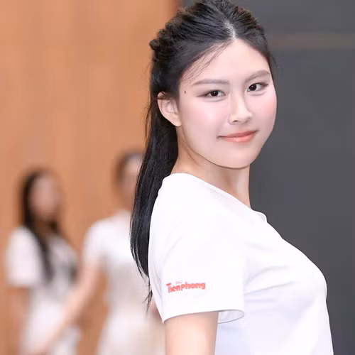 53 người đẹp Hoa hậu Việt Nam tập luyện từ sáng đến đêm