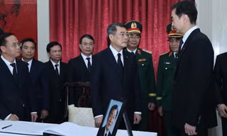 Thủ tướng Lê Minh Hưng viếng nguyên Thủ tướng Trung Quốc Chu Dung Cơ