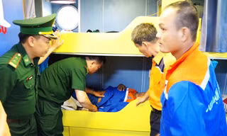 Cấp cứu ngư dân nghi bị đau ruột thừa trên biển Côn Đảo