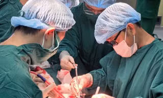 Đứt động mạch cổ, thanh niên may mắn thoát chết