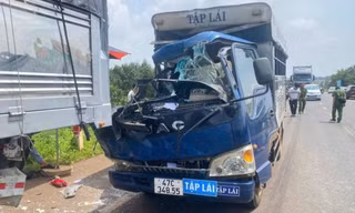 Xe tập lái va chạm ô tô tải đậu bên đường, giáo viên dạy lái tử vong