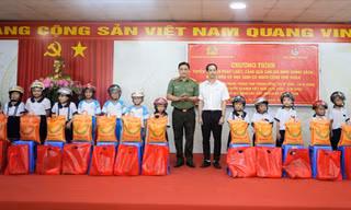 Hoạt động ý nghĩa của Công an Cần Thơ trước thềm năm học mới