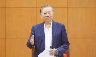 Tổng Bí thư: Khắc phục tình trạng ‘thừa người quen việc cũ nhưng thiếu người làm việc mới’