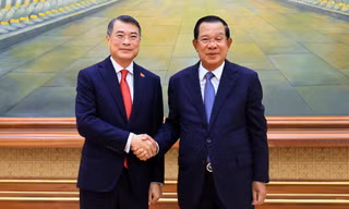 Thủ tướng đề nghị Chủ tịch Hun Sen tiếp tục quan tâm cộng đồng người gốc Việt, doanh nghiệp Việt tại Campuchia 