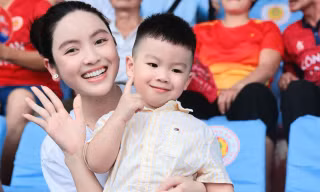 Doãn Hải My, Chu Thanh Huyền và dàn WAGs ra sân Hàng Đẫy xem trận Siêu cúp Quốc gia