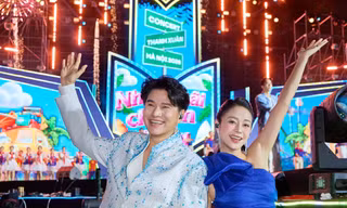 MC Phí Linh, Vũ Mạnh Cường dưới trời pháo hoa ở concert Thanh xuân 