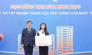 Nữ sinh Đồng Tháp đạt 29,75 điểm, nhận học bổng 320 triệu đồng