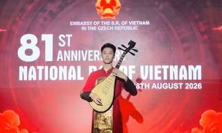 Nguyễn Dương Thái biểu diễn tại Lễ kỷ niệm 81 năm Quốc khánh nước CHXHCN Việt Nam tại Cộng hòa Séc.