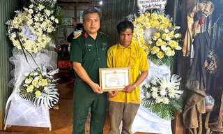 Hạ sĩ người Jrai quên mình cứu hai người bị điện giật