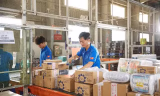 Đề xuất siết hàng nhập khẩu trị giá nhỏ, ngăn chia ‘lẻ’ đơn để né thuế