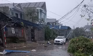 Nhiều nhà bị tốc mái, ô tô vỡ kính do mưa đá, giông lốc ở Thái Nguyên 