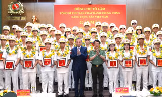 Tổng Bí thư Tô Lâm gặp mặt gương điển hình tiên tiến trong lực lượng Công an nhân dân.