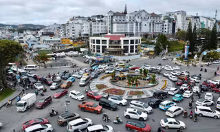 Xa mái ấm, mang theo khát vọng dựng xây 
