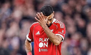 Mohamed Salah và những dấu hiệu đáng lo ngại về 'hội chứng hưởng lương cao'