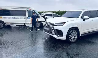 Tạm giữ hình sự tài xế xe Lexus lạng lách, chặn xe khác dẫn đến tai nạn trên cao tốc