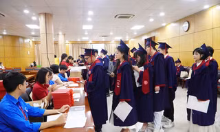 Theo khảo sát của PV Tiền Phong, các trường đại học tại Việt Nam hiện nay có tỷ lệ sinh viên tốt nghiệp loại Giỏi và Xuất sắc rất cao (tình trạng lạm phát điểm số). Ảnh minh họa