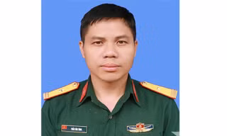 Bí thư Tỉnh ủy Hưng Yên thăm hỏi động viên gia đình Thiếu tá quân đội hy sinh khi cứu người