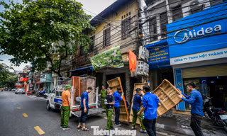  Di dời người dân khỏi chung cư 'chờ sập' ở Ninh Bình