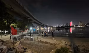 Vừa cải tạo, đường đi bộ ven hồ Đống Đa đã nham nhở vì lý do bất ngờ