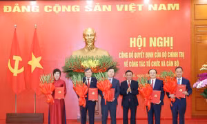Trao quyết định của Bộ Chính trị về nhân sự lãnh đạo VTV, VOV, TTXVN