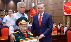 Tổng Bí thư, Chủ tịch nước Tô Lâm: Người đảng viên phải sống có lý tưởng, có trách nhiệm với Đảng, Tổ quốc, Nhân dân