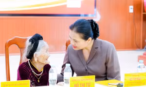 Trao tặng 60 căn nhà cho Mẹ Việt Nam anh hùng và thương binh nặng ở Nghệ An