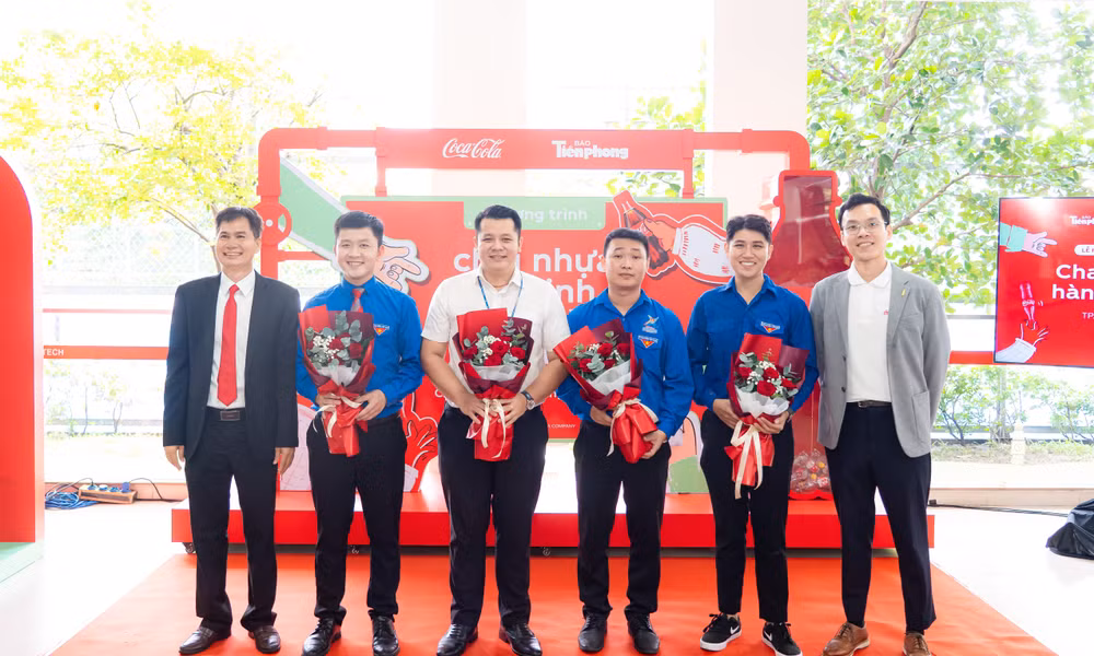 Bền bỉ hành trình 4 năm giúp chai nhựa tái sinh