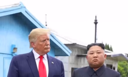 Ý nghĩa của việc ông Trump bất ngờ đăng ảnh chụp với ông Kim Jong Un