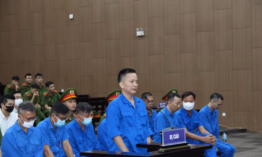 Doanh nghiệp thu tiền của người lao động vượt quy định để 'bôi trơn' quan chức 