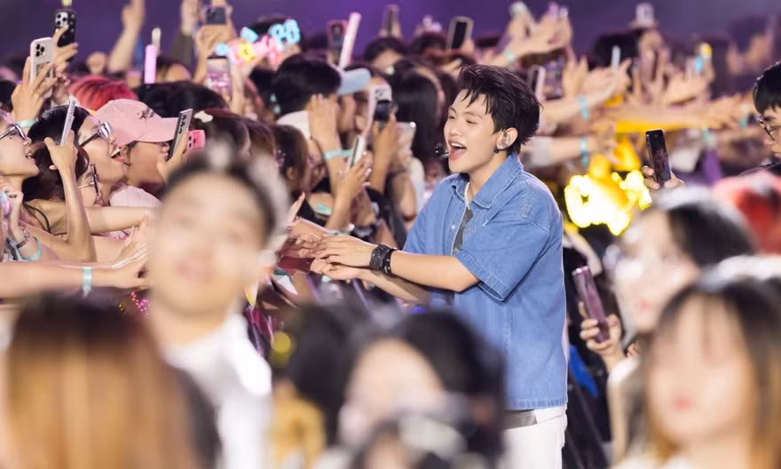 Kỷ lục 200.000 người đu concert ở TPHCM