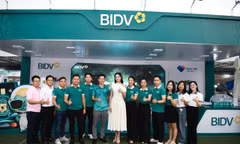 Có điều gì hấp dẫn tại gian hàng BIDV ‘hút' hoa hậu và người trẻ?