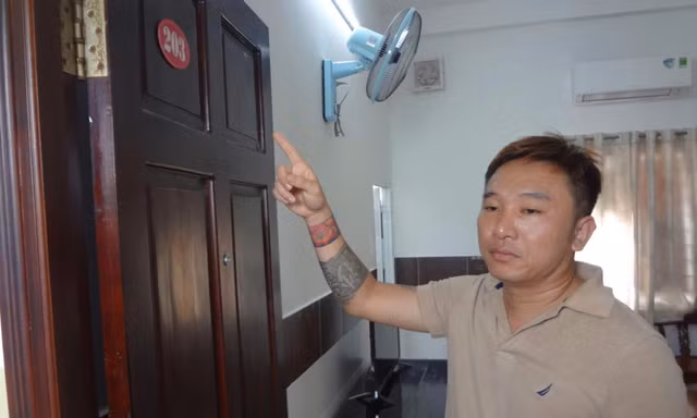 Bị khởi tố vì đưa bạn gái 12 tuổi vào khách sạn