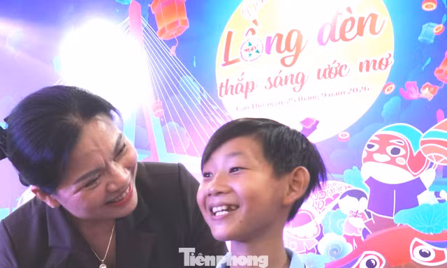 Đưa Trung thu ấm áp tới trẻ đặc biệt ở Cần Thơ