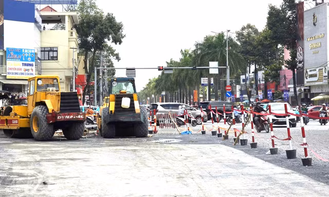 Dự án mở rộng các nút giao trung tâm Cần Thơ gặp khó khăn do chậm giải phóng mặt bằng, đề xuất gia hạn đến năm 2027 để đảm bảo tiến độ.