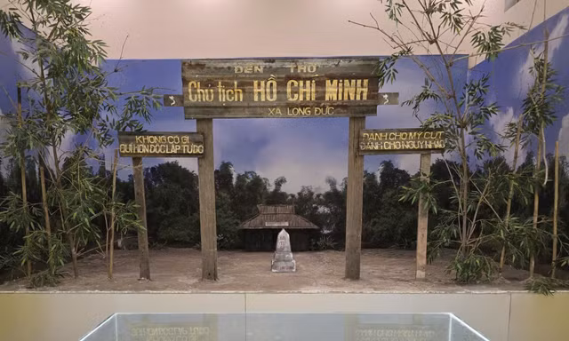 Về thăm Đền thờ Bác