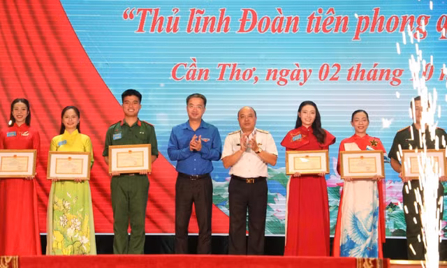 6 cán bộ Đoàn đạt giải Nhất thi cán bộ Đoàn giỏi và Tuyên truyền viên trẻ toàn quân phía Nam