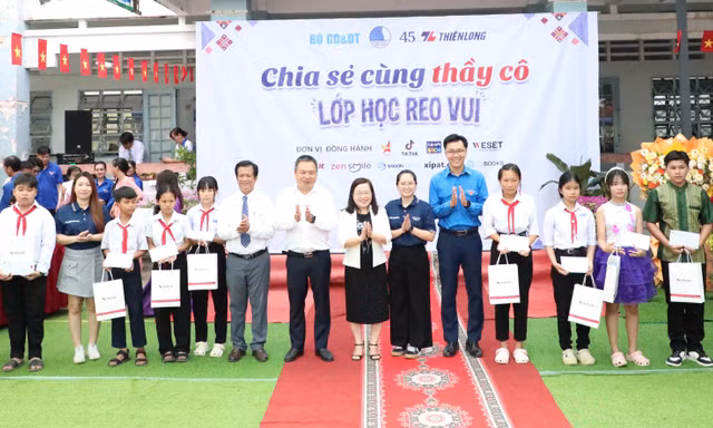 'Lớp học reo vui' tri ân thầy cô, tiếp sức học sinh khó khăn