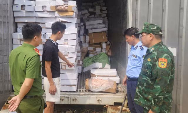 Quảng Ninh bắt giữ gần 26 tấn thực phẩm đông lạnh không rõ nguồn gốc