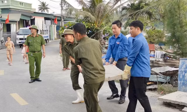 Đặc khu Vân Đồn lập đội thanh niên 'phản ứng nhanh' với rác thải