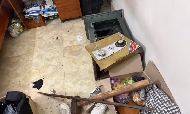 Cô gái bị thao túng cạy két sắt gia đình trốn vào nhà nghỉ ở Quảng Ninh