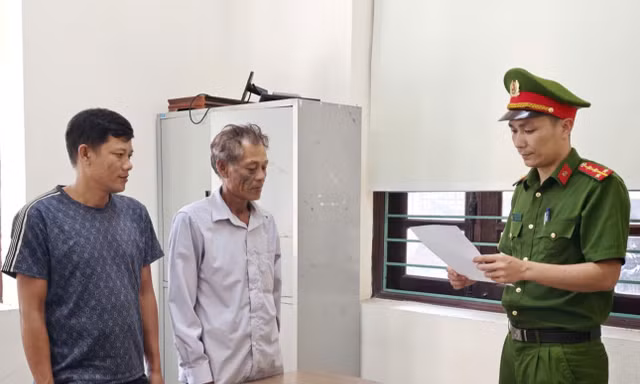 Khởi tố hai bố con giấu 9 thiết bị giám sát hành trình tàu cá
