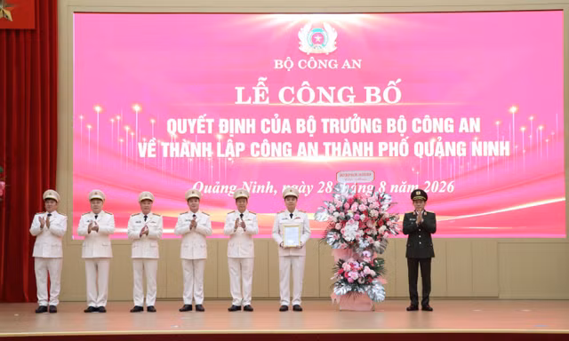 Thành lập Công an thành phố Quảng Ninh