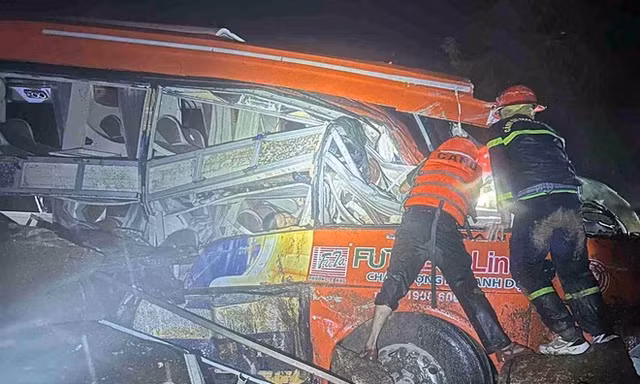 Sạt lở vùi xe khách trên đèo nối Nha Trang - Đà Lạt: 5 người tử vong, nhiều người bị thương