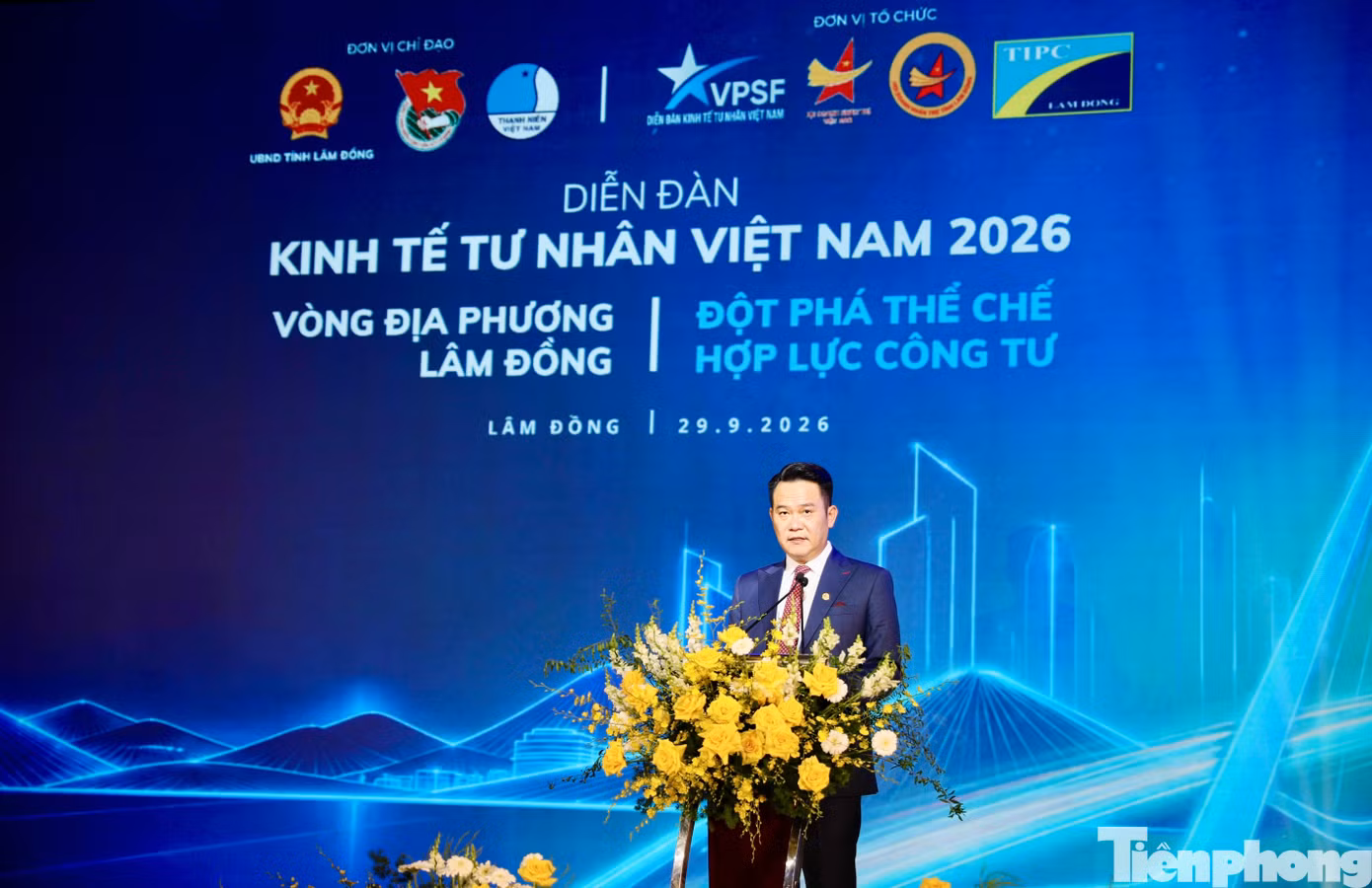 Anh Đặng Hồng Anh - Phó Chủ tịch T.Ư Hội LHTN Việt Nam, Chủ tịch Hội Doanh nhân trẻ Việt Nam phát biểu đề dẫn Diễn đàn. Ảnh: Thái Lâm