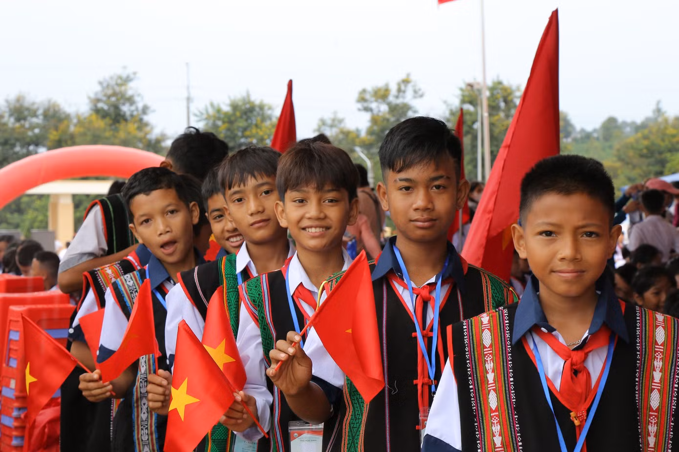 Rộn ràng khai giảng năm học mới: 26 triệu học sinh, sinh viên tới trường ảnh 3