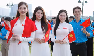Vừa đón tuổi mới bên mẹ, Hoa hậu Lương Thùy Linh cùng các 'nàng Hậu' tự hào dự lễ chào cờ 'Tôi yêu Tổ quốc tôi' 