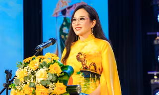 Nhà thiết kế Nguyễn Lan Vy đón nhận thử thách mới, chung tay giữ gìn nét đẹp tà áo dài