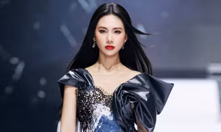 Bùi Quỳnh Hoa khiến khán giả không thể rời mắt với 'cú đá váy' đậm chất vedette
