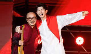 Nguyễn Minh Công đại diện cho thế hệ nhà thiết kế trẻ tại chương trình 'Tự hào bản sắc Việt' chào mừng Quốc khánh 2/9